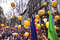 Праздничное шествие с флагами и шарами