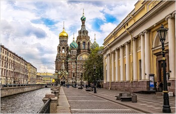Санкт-Петербург просит туристов не приезжать в город 