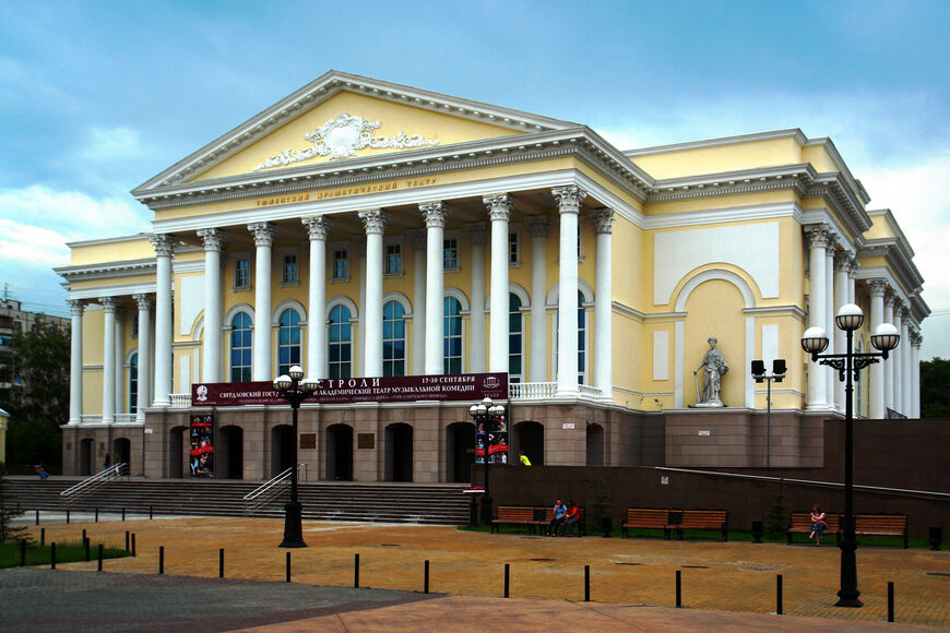 Драматический театр на площади