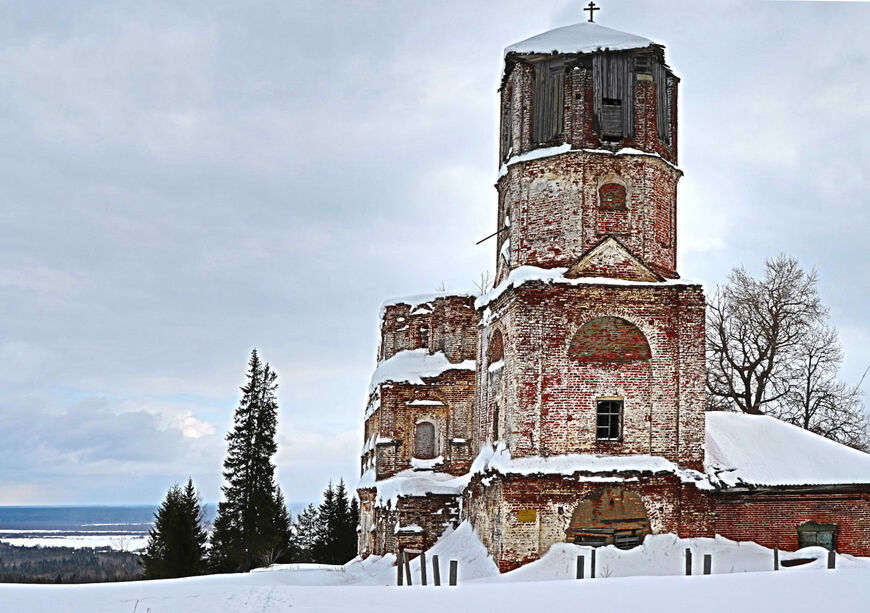 Бывший мужской монастырь в Красной горке
