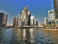 Dubai Marina В солнечных лучах и ночных огнях