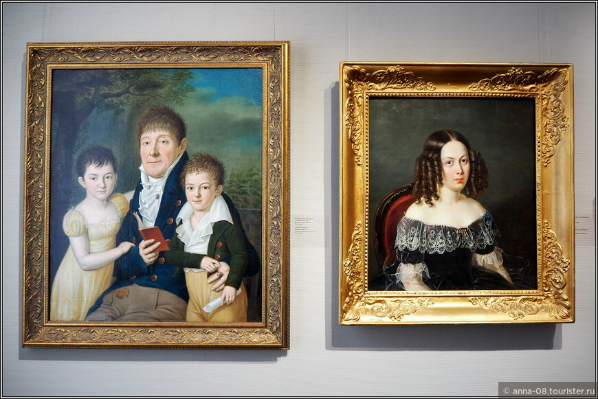 Неизвестный художник «Семейный портрет», первая четверть XIX века; справа- Рейхель карл-Христиан-Филипп «Портрет фрейлины», 1845