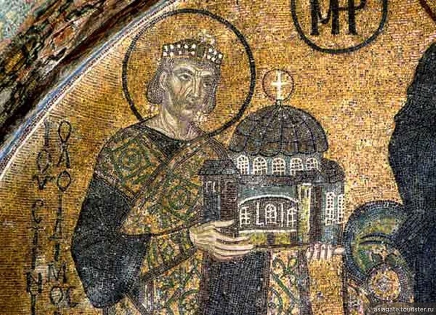Император Юстиниан передаёт храм святой Софии Богородице