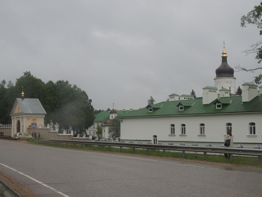 Спасо-Елеазаровский женский православный монастырь (1447 год).