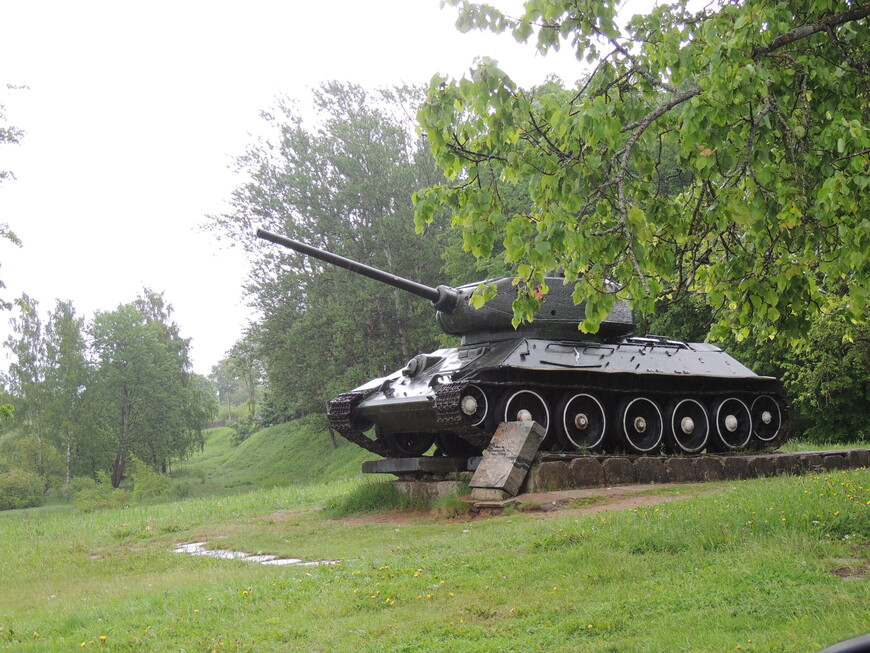 Памятник Танк-34.