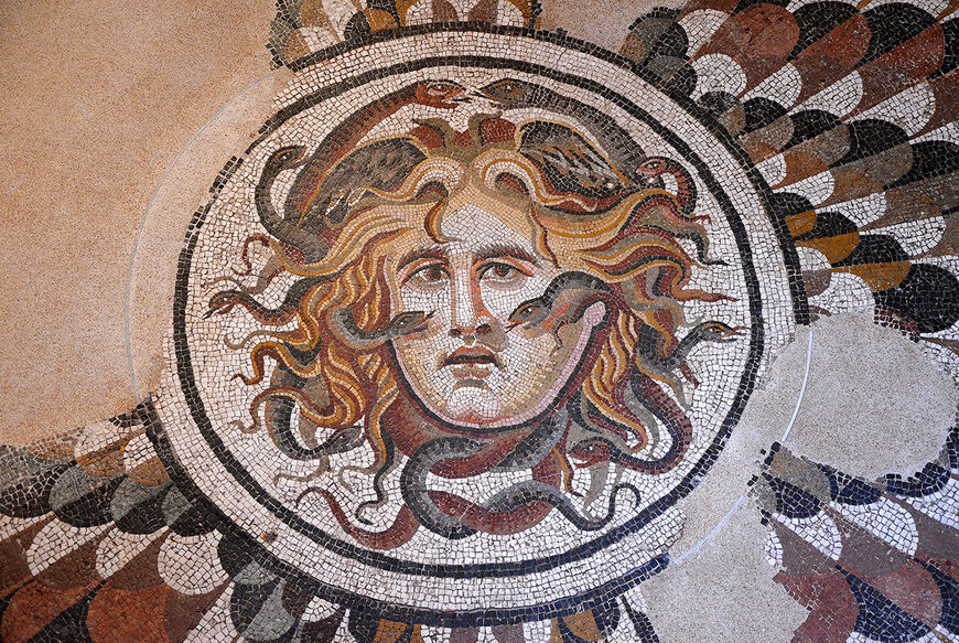 Центральная панель мозаичного пола с головой Медузы, I-II век н. э.