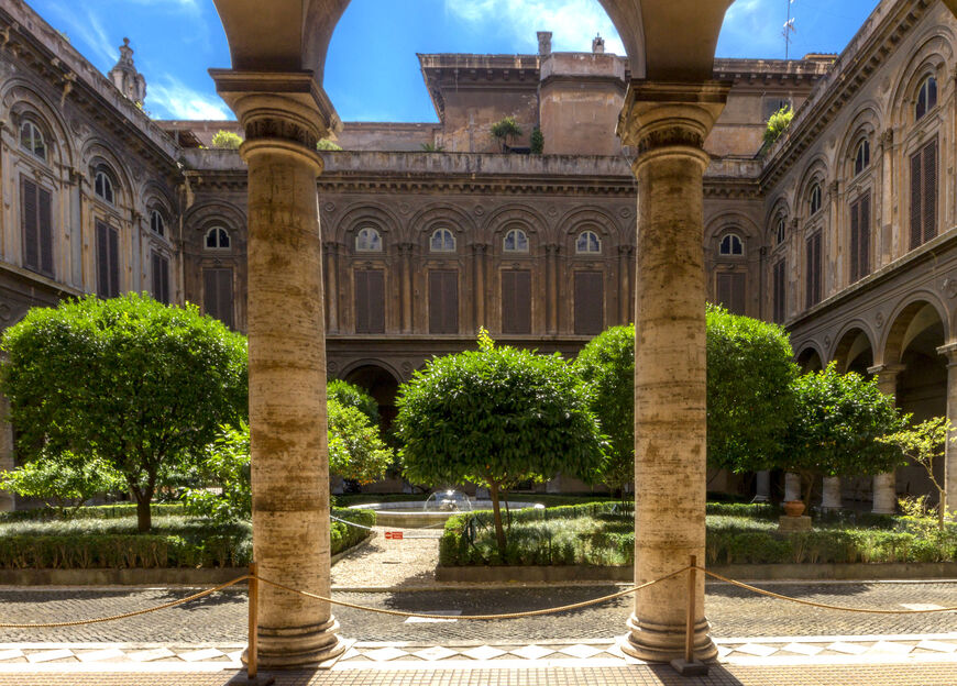 Внутренний двор Палаццо Дориа-Памфили