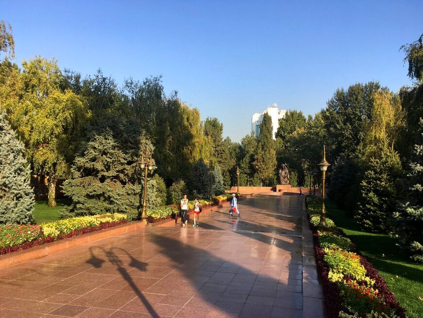 Площадь Памяти и Почестей в Ташкенте