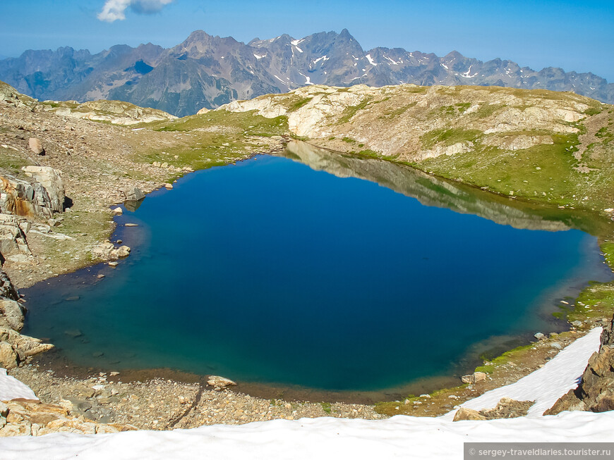Озеро Тиссо (Lac Tissot, 2500 м), названное именем доктора