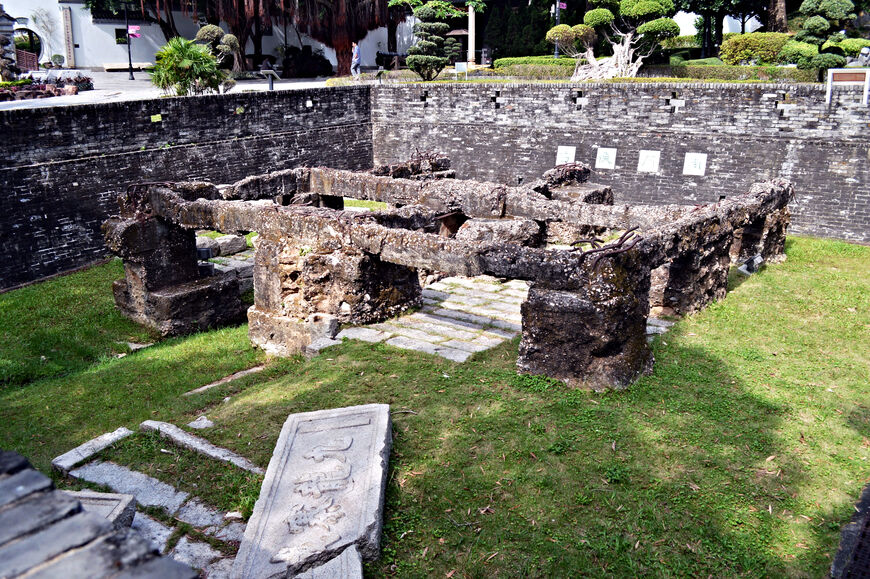 Руины Южных ворот города-крепости