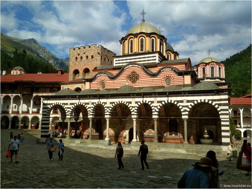 Рильские озёра и Рильский монастырь в Болгарии