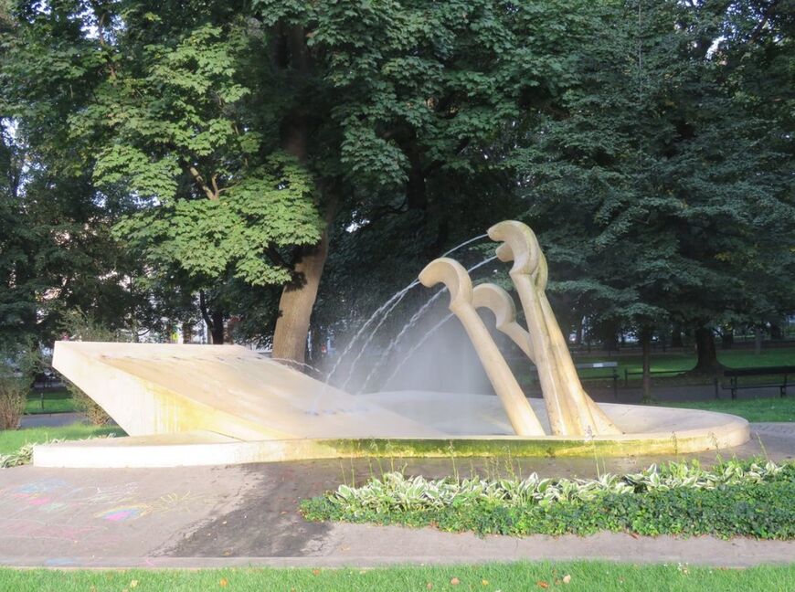 Памятник-фонтан Фредерику Шопену
