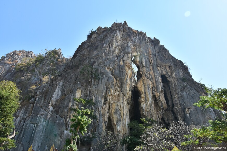 Пещерный храм Ват Кхао Йой