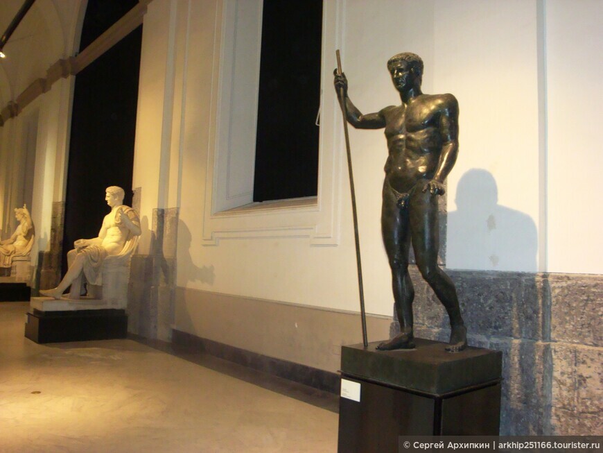 Национальный археологический музей Неаполя — один из лучших в Мире, а скорее всего самый лучший!