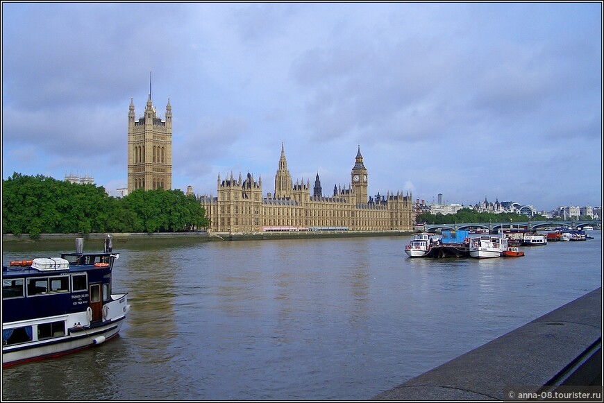 Знаменитый Вестминстерский дворец - Дом британского парламента. Его узнают сразу, как Московский кремль или египетские пирамиды.