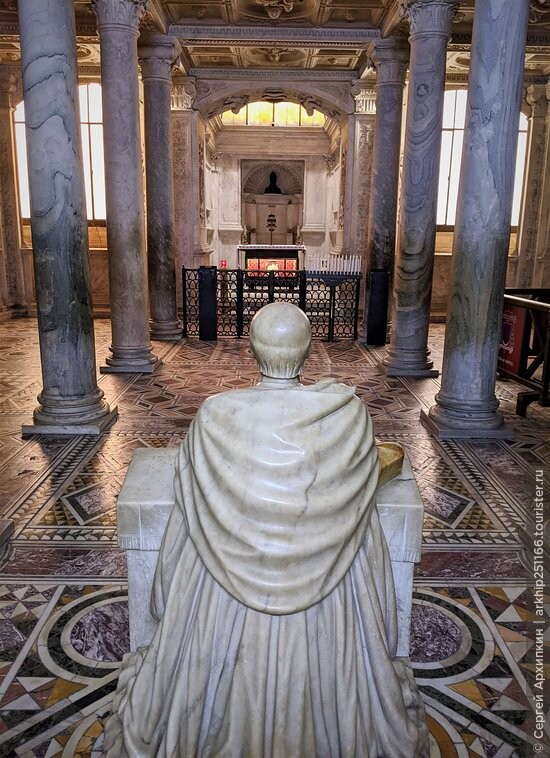 Собор Святого Януария (Кафедральный собор) Неаполя — одна из самых великолепных итальянских базилик