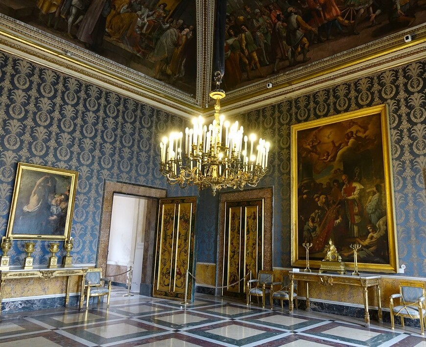 Королевский дворец в Неаполе — их Зимний дворец для Бурбонов