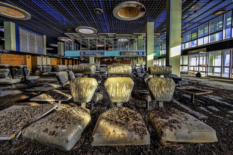ТОП-10 фотографий заброшенного аэропорта Никосии, где жизнь остановилась более 40 лет назад