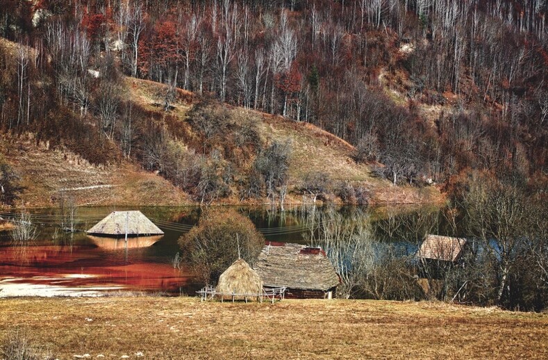 Румынская деревня Джамана, затопленная токсичными отходами: страшные кадры деревни-призрака