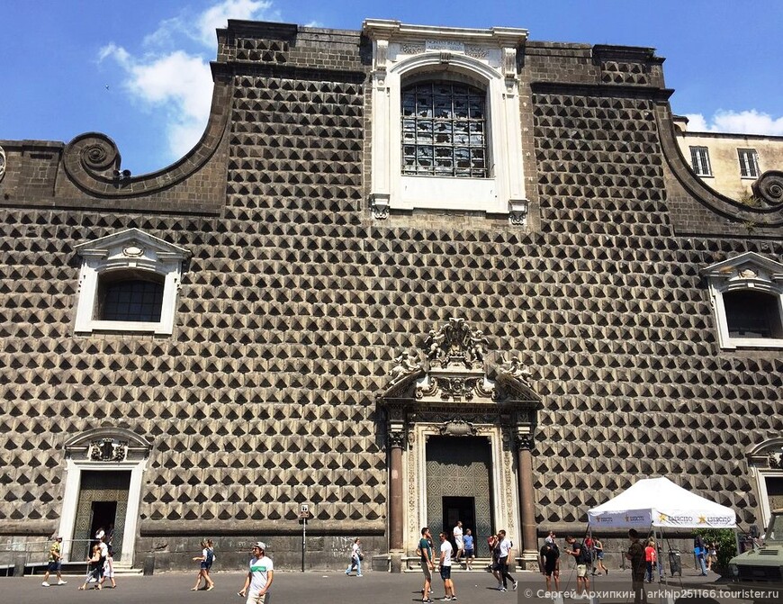 Собор Джезу Нуово — шедевр барокко в Неаполе