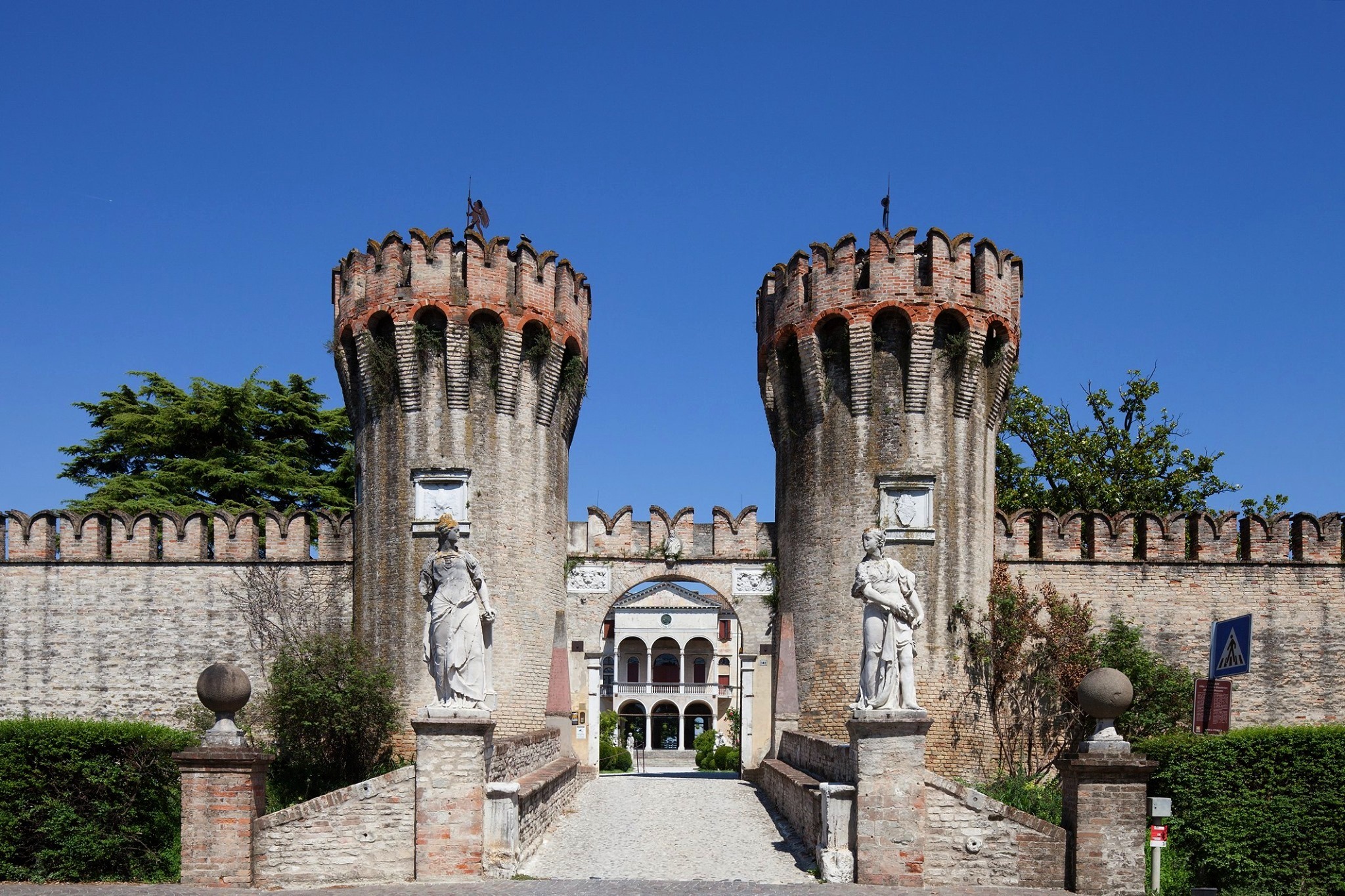 Shopia Castello