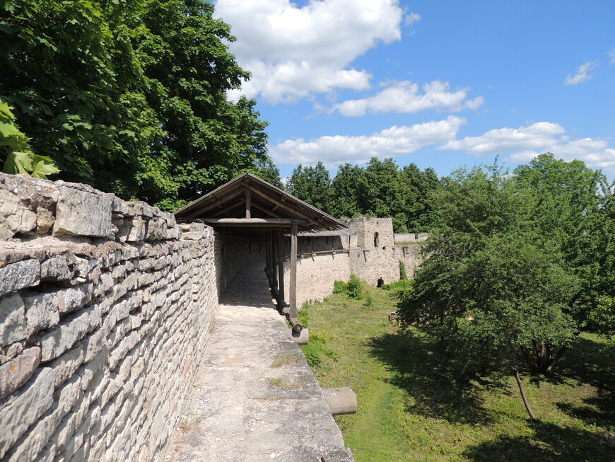 Вид с западной стены Порховской крепости. 
