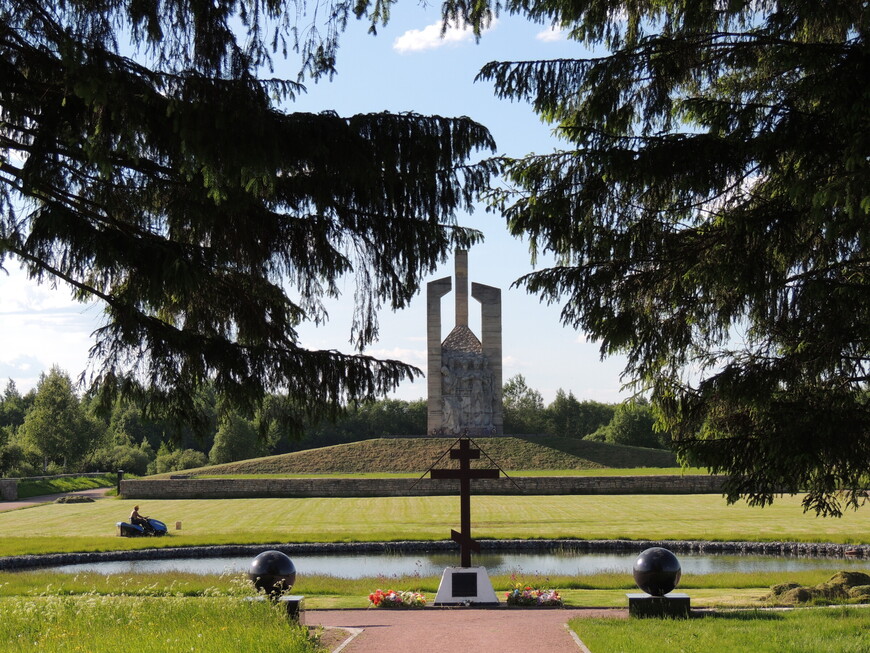 Мемориал погибшим военнопленным концлагеря Дулаг-100.