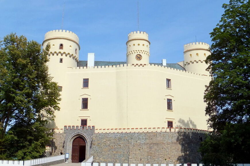 Замок Орлик