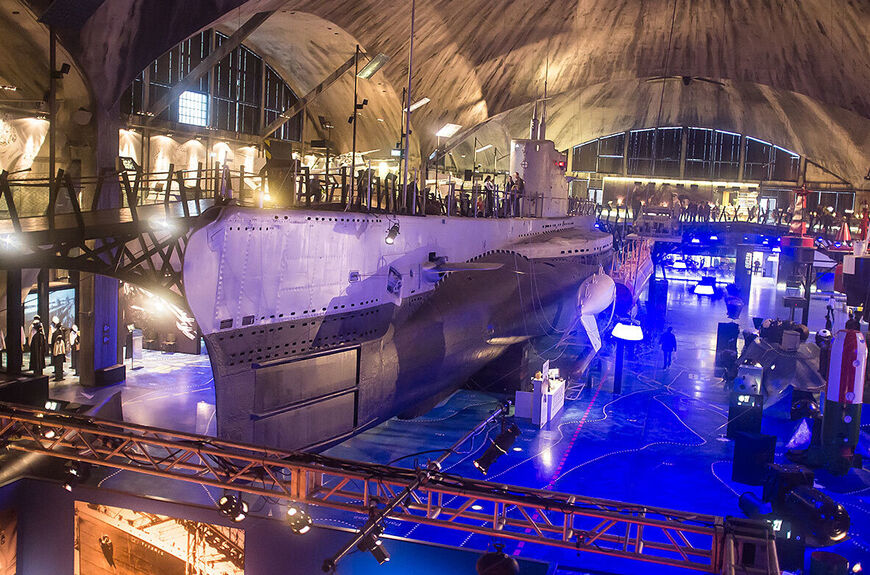 Подводная лодка в центре экспозиции