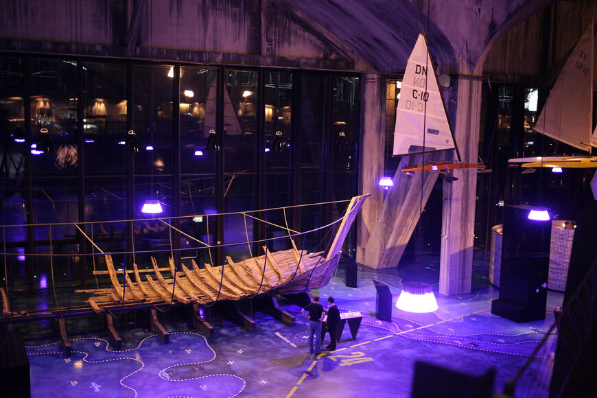 Останки долбленой деревянной лодки средних веков