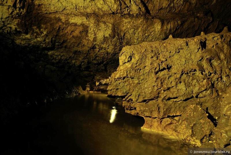 Внутри пещеры Абрскила