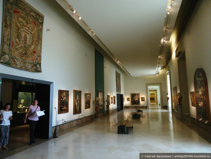Национальный музей и галерея в королевском дворце Каподимонте в Неаполе