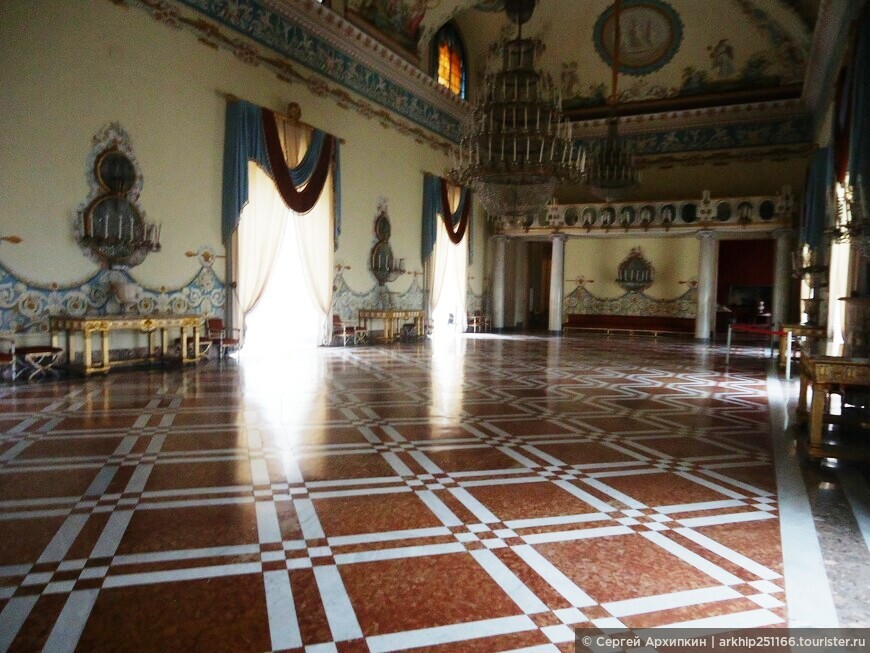 Национальный музей и галерея в королевском дворце Каподимонте в Неаполе