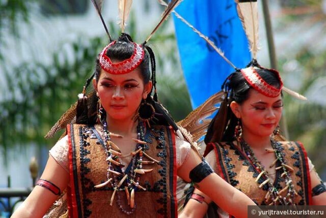Современные девушки - Даячки острова Борнео. Из интернета