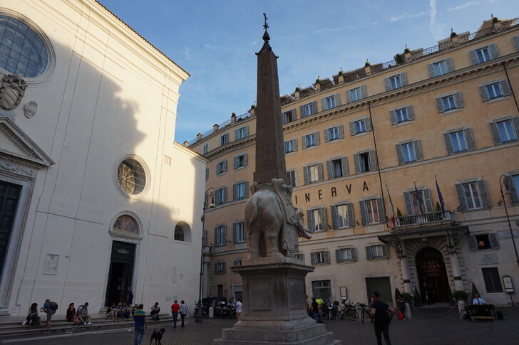 Фасад базилики и слон Лоренцо Бернини 