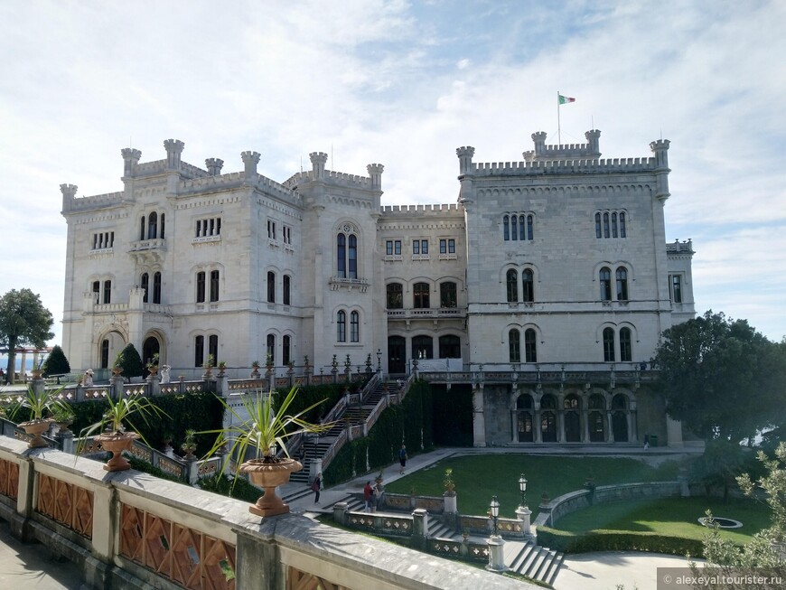 Замок Мирамаре.