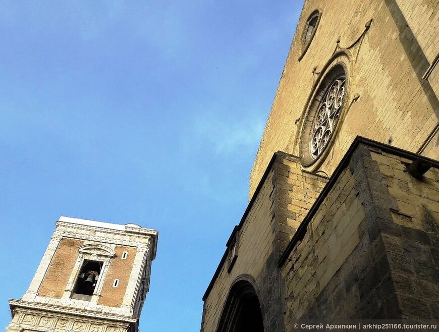 Собор Санта Кьяра — еще один шедевр готики в Неаполе