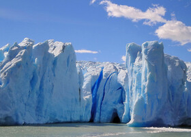 Когда я впервые увидела ледники Патагонии, я не поверила своим глазам. Я не верила, что лед может иметь такой голубой цвет, местами переходящий в синий.