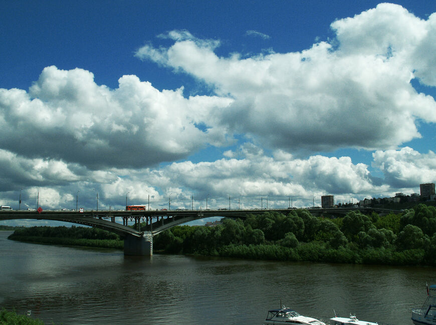 Канавинский мост соединяет Нагорную и Заречную части города