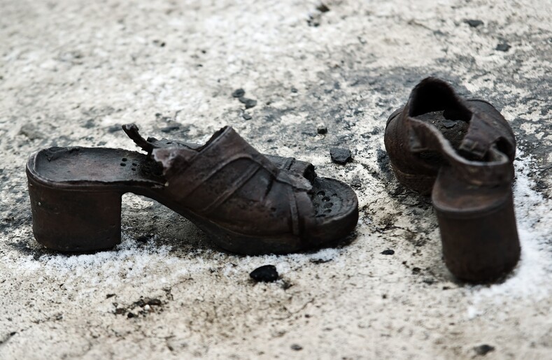 Туфли на набережной Дуная - печальный памятник жертвам Холокоста