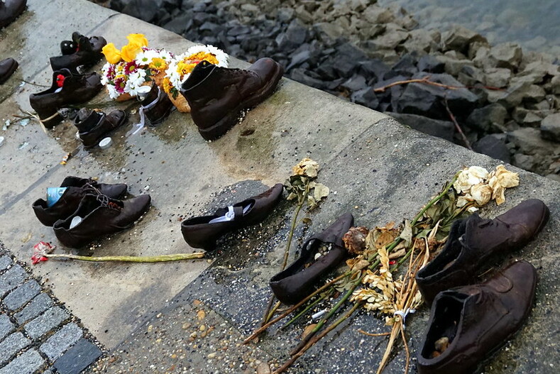 Туфли на набережной Дуная - печальный памятник жертвам Холокоста