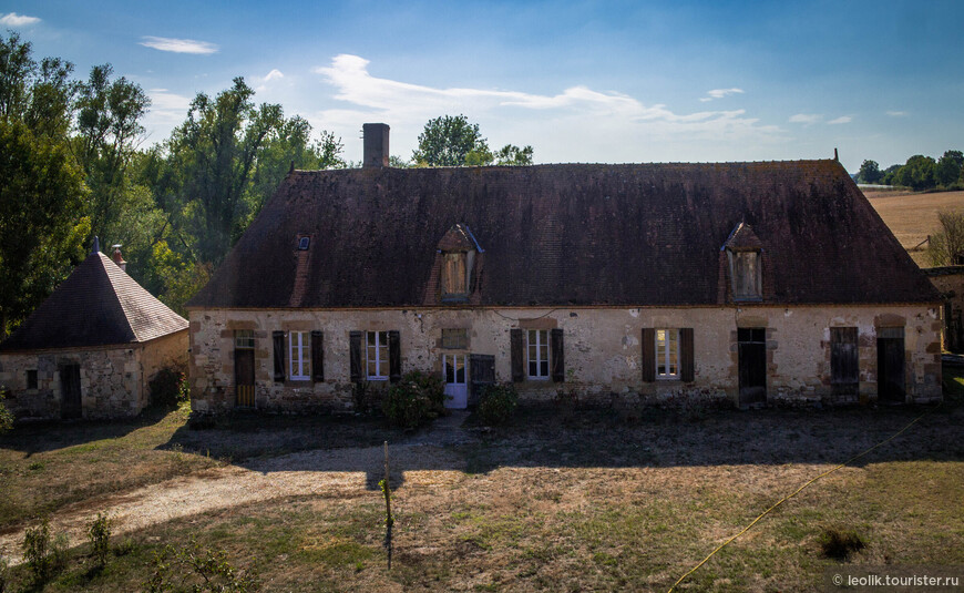 Неизвестные замки и нехоженные дороги Франции. Замок Рьо (Chateau Le Riau)