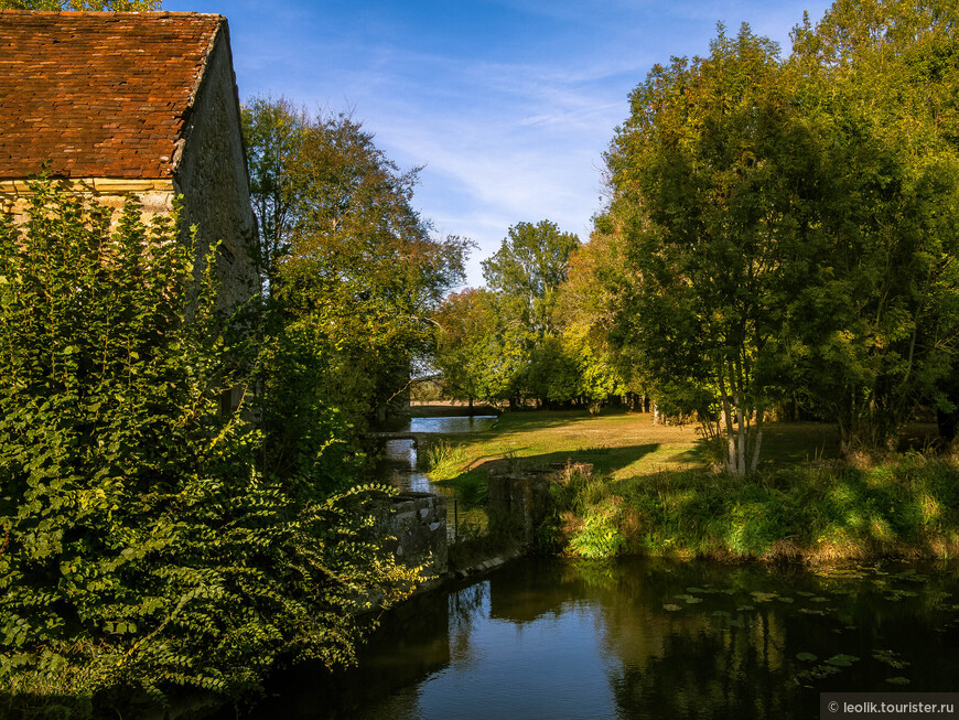 Неизвестные замки и нехоженные дороги Франции. Замок Рьо (Chateau Le Riau)