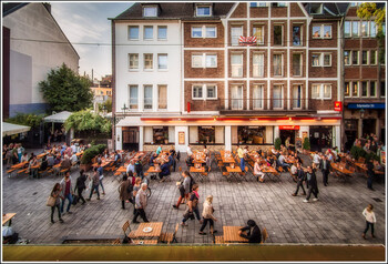 В Германии открываются бары и рестораны