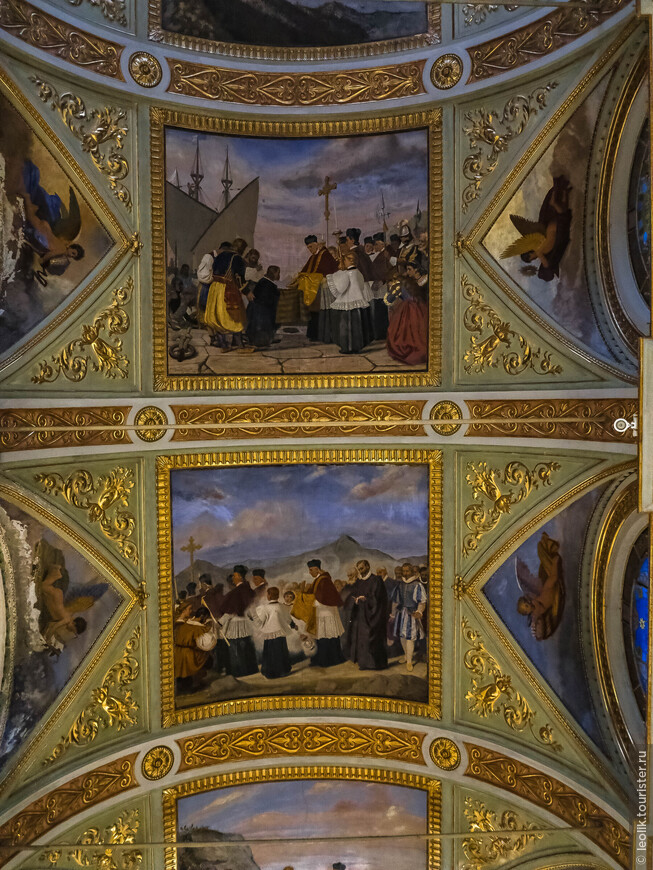 Своды церкви расписаны художником Николо Барабино.