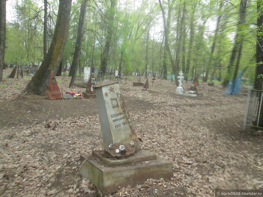 Старое и относительно интересное кладбище