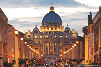 В соборе Святого Петра в Ватикане возобновились публичные службы