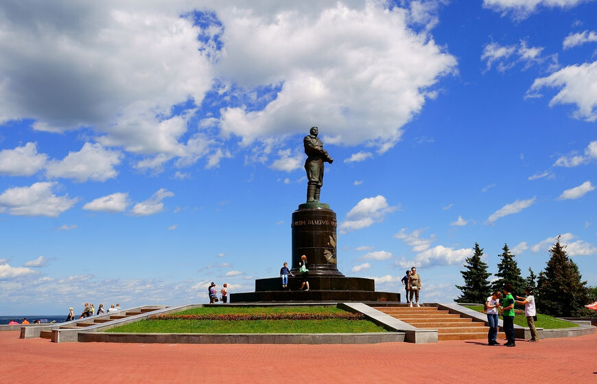 Памятник В.Чкалову
