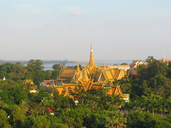 Остающимся в Камбодже россиянам грозят штрафы за просрочку виз 