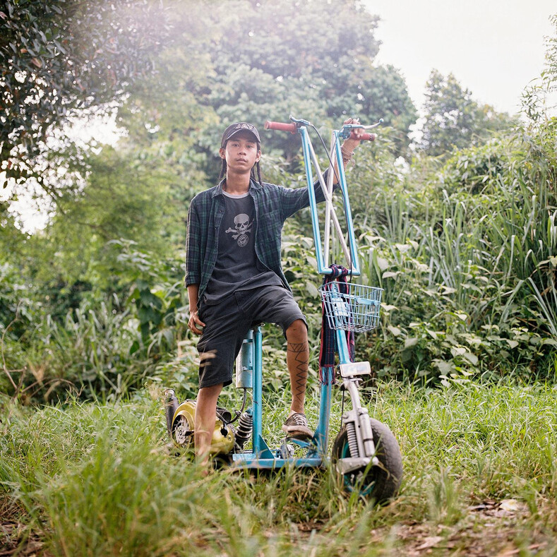 Мотоциклы из «Безумного Макса»: как в Индонезии ездят на бочках и ржавых корытах с черепами